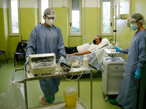 Due farmaci antivirali per le cure della svolta. Il flop dell'Ivermectina