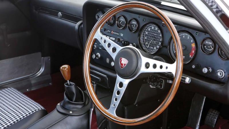 Mazda Cosmo Sport, guarda 2