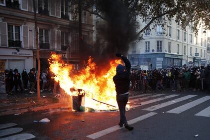 Manifestazioni e incidenti in Francia: le immagini delle proteste 7