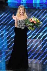 Sanremo 2017, gli outfit sexy della seconda serata 46