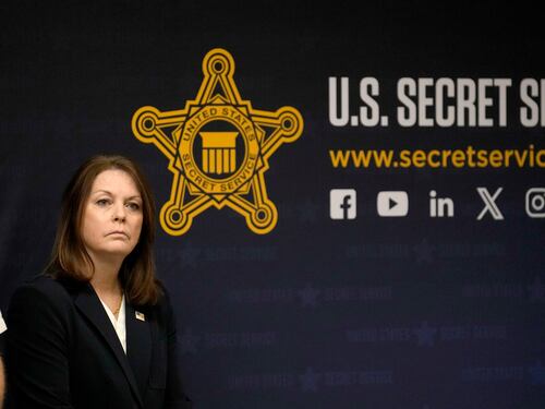 Errori e falle nella sicurezza: Secret Service sotto indagine e direttrice Cheatle nella bufera