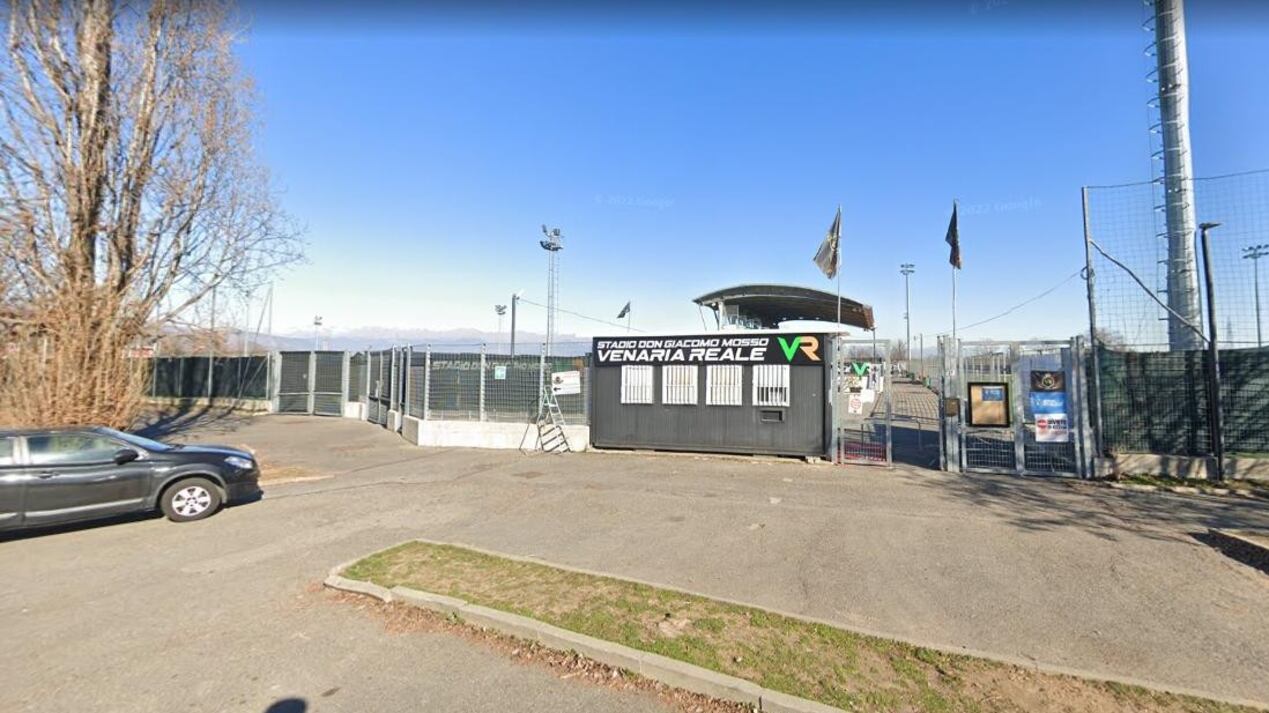 Arbitra 16enne fischia un rigore, la vergognosa aggressione dei tifosi a genitori e fratello