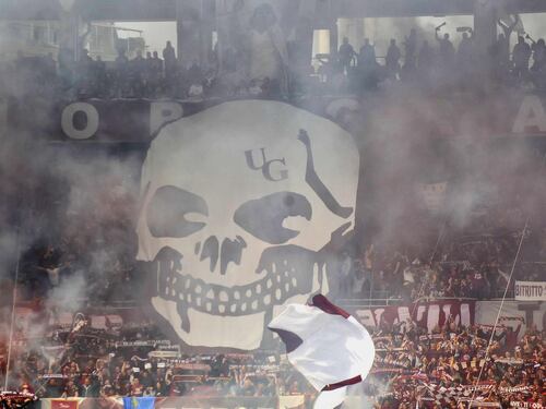 Mistero bomba carta. Lanciata dai bianconeri o accesa dai granata?