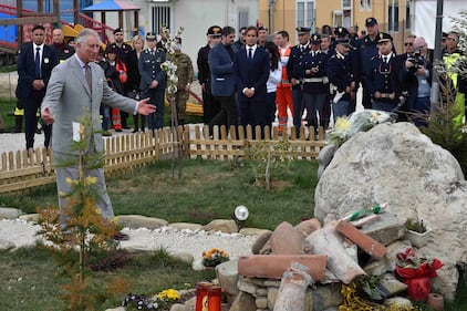 Amatrice, il principe Carlo in visita nel paese distrutto dal terremoto 11