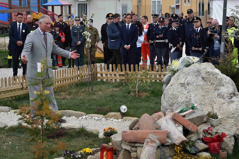 Amatrice, il principe Carlo in visita nel paese distrutto dal terremoto 11