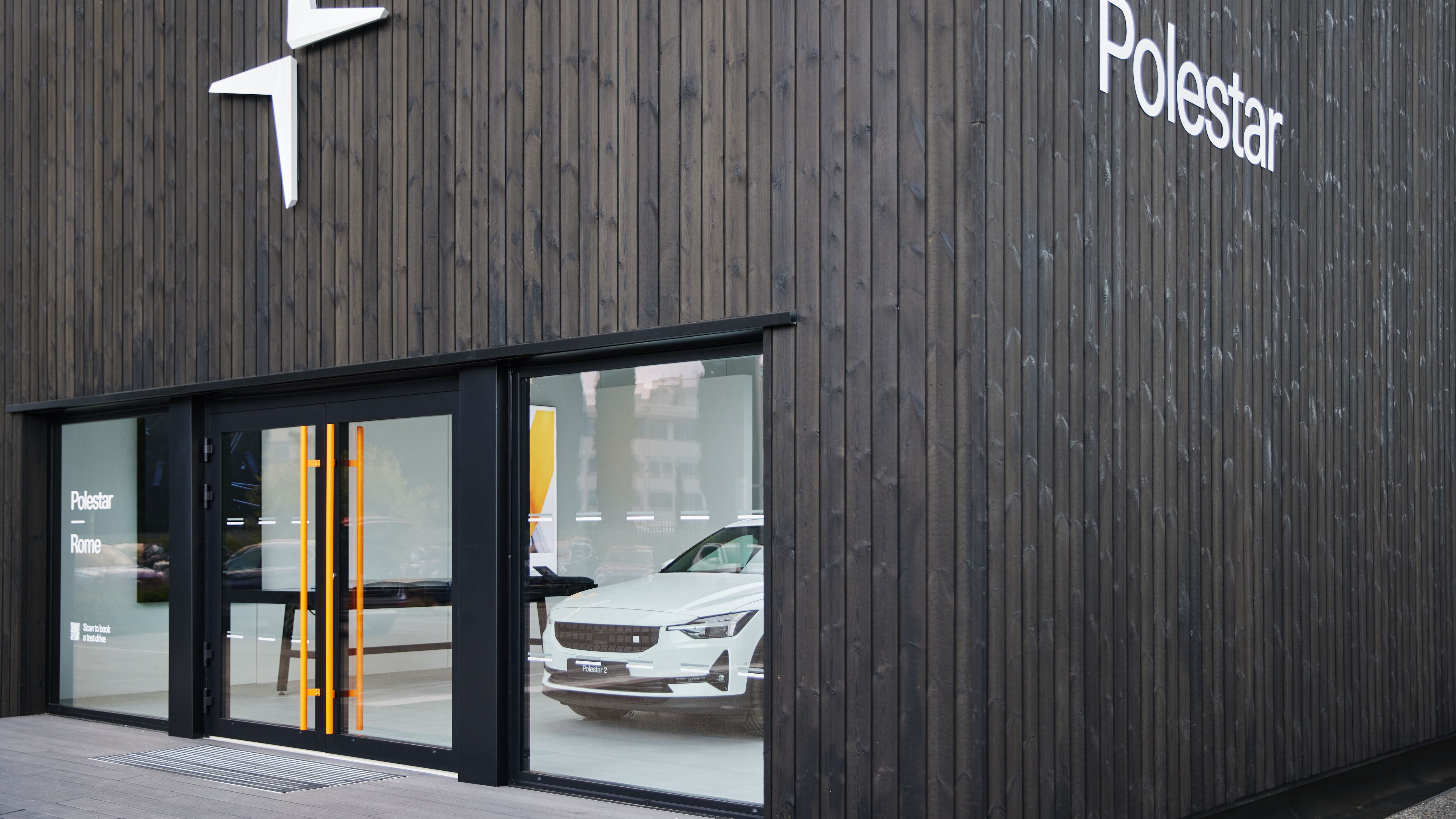Polestar più vicina al cliente: attivato il servizio premium di Home Delivery