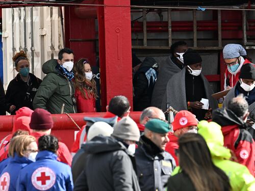 "Si rischiano 50mila arrivi al mese". La proiezione choc sugli sbarchi