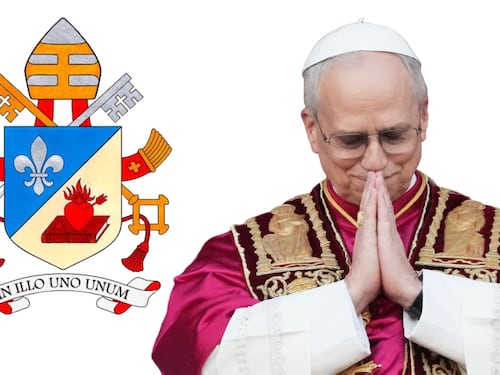 Il giglio argentato, il cuore trafitto e il motto: cosa ci dicono i simboli scelti da Papa Leone XIV