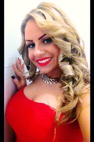 Sexy modella lascia il fidanzato: "Mi tradiva con il suo compagno di cella" 4