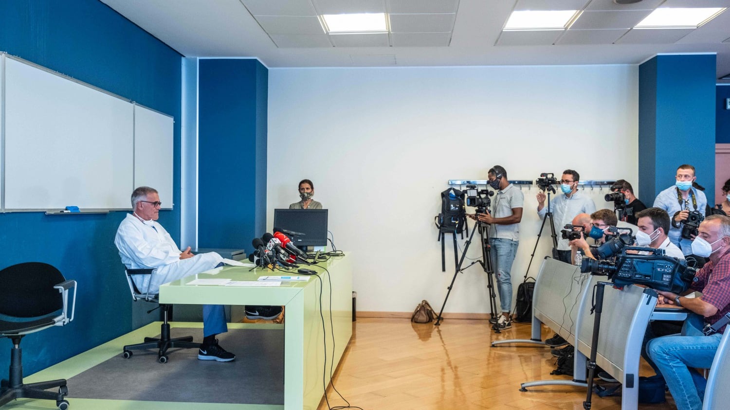 Berlusconi ricoverato, il bollettino: "Il quadro è favorevole. I parametri sono rassicuranti"