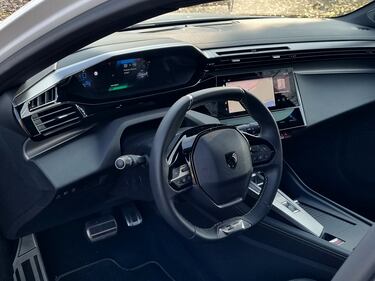 Peugeot 308 SW, guarda le foto 18