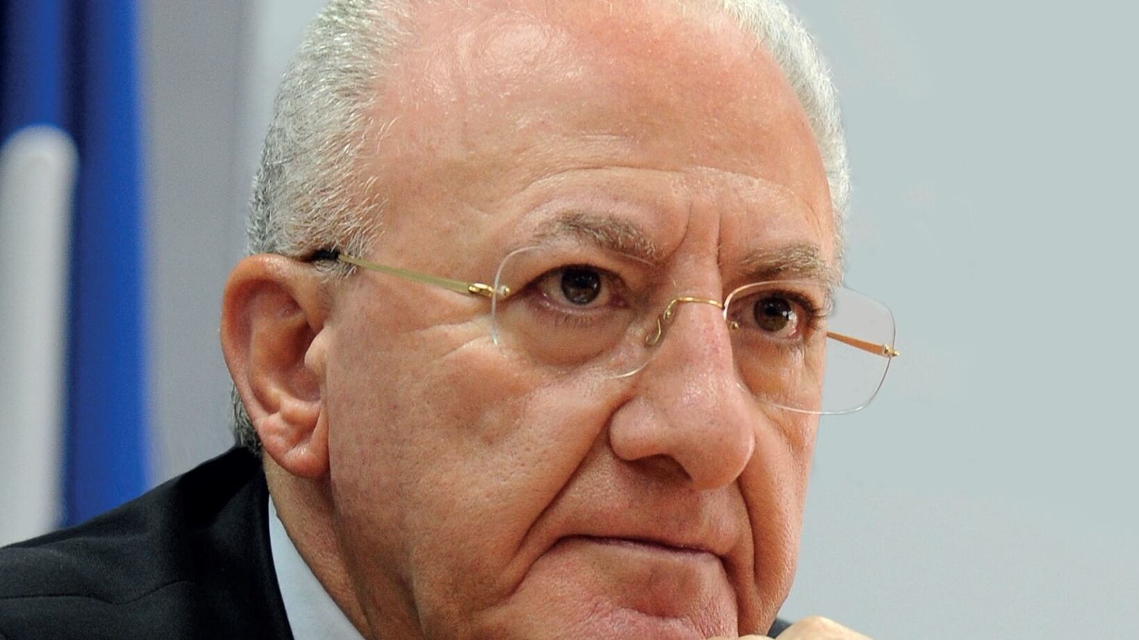 Si dimette un fedelissimo di De Luca: cosa succede adesso nel regno del governatore della Campania?