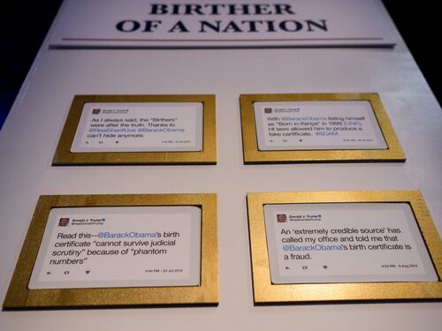 Ora i tweet di Donald Trump diventano opere per una mostra