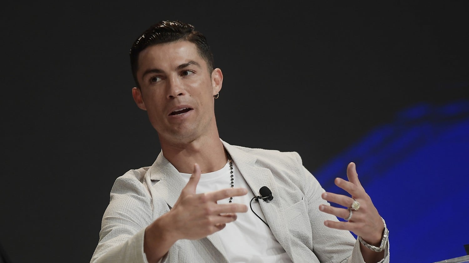 Cristiano Ronaldo brilla a Dubai con l'orologio da 500mila euro