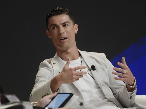 Cristiano Ronaldo brilla a Dubai con l'orologio da 500mila euro