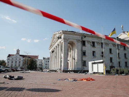 Bombe sui civili: strage a Chernihiv