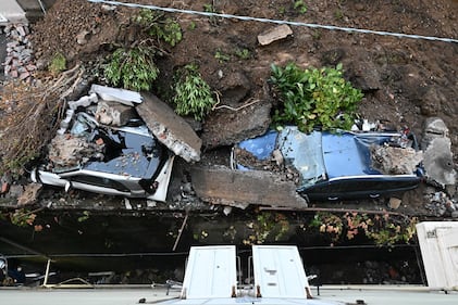 Genova vessata dal maltempo, le immagini dei danni 10
