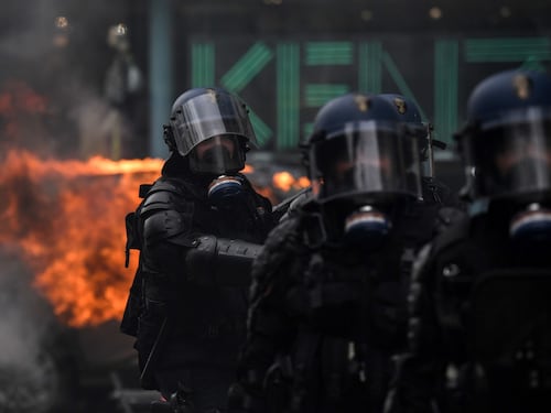 Inferno nel centro di Parigi
