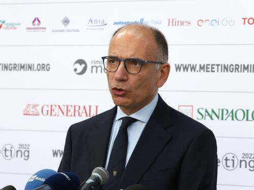 Letta prende un granchio, le tasse retroattive e Clinton: quindi, oggi...