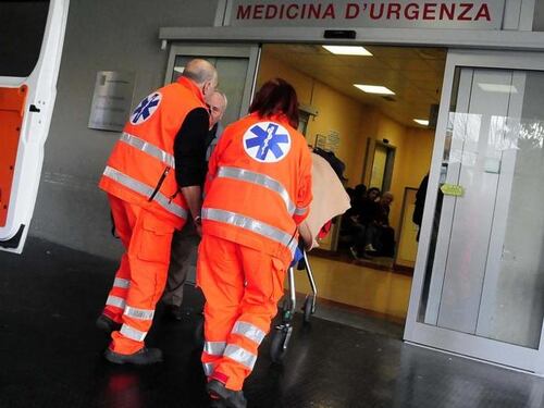 In moto travolge 73enne sulle strisce e lo uccide