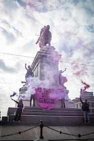 Il corteo "femminista" dell'8 marzo tra slogan e vandalismo 7