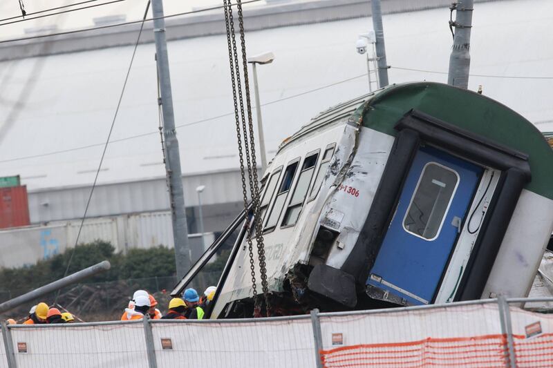 "Aiuto il treno si è spezzato" E i soccorsi sbagliano strada