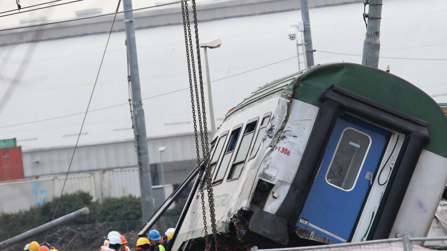 "Aiuto il treno si è spezzato" E i soccorsi sbagliano strada