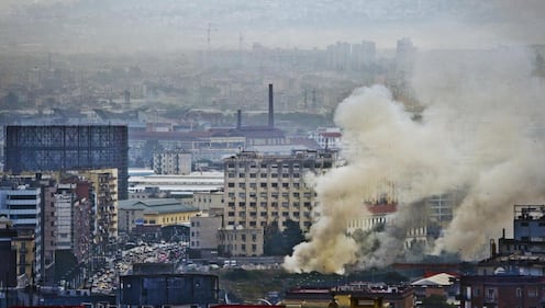 Napoli, grande incendio nell'ex campo rom di Parco Marinella 10