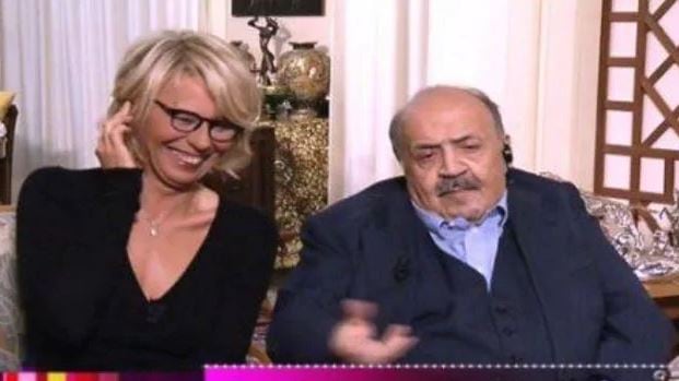 La rivelazione di Signorini: "Maria De Filippi è una pippa a fare sesso"