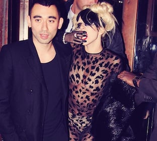 Lady Gaga, nude look bollente verso Perugia 24