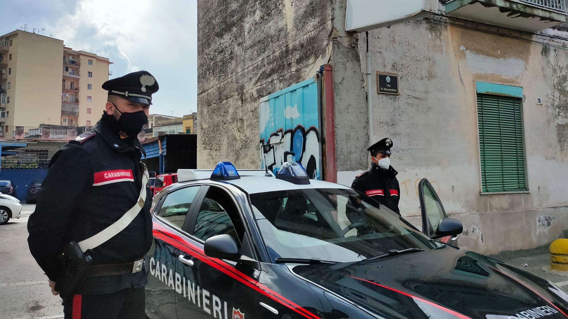 A terra, poi i pantaloni abbassati: l'orrore dello straniero sulla 78enne