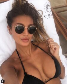 Cristina Buccino: scollatura bollente su Instagram 8