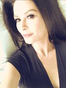 Catherine Zeta Jones, bellezza e fascino da vendere 1