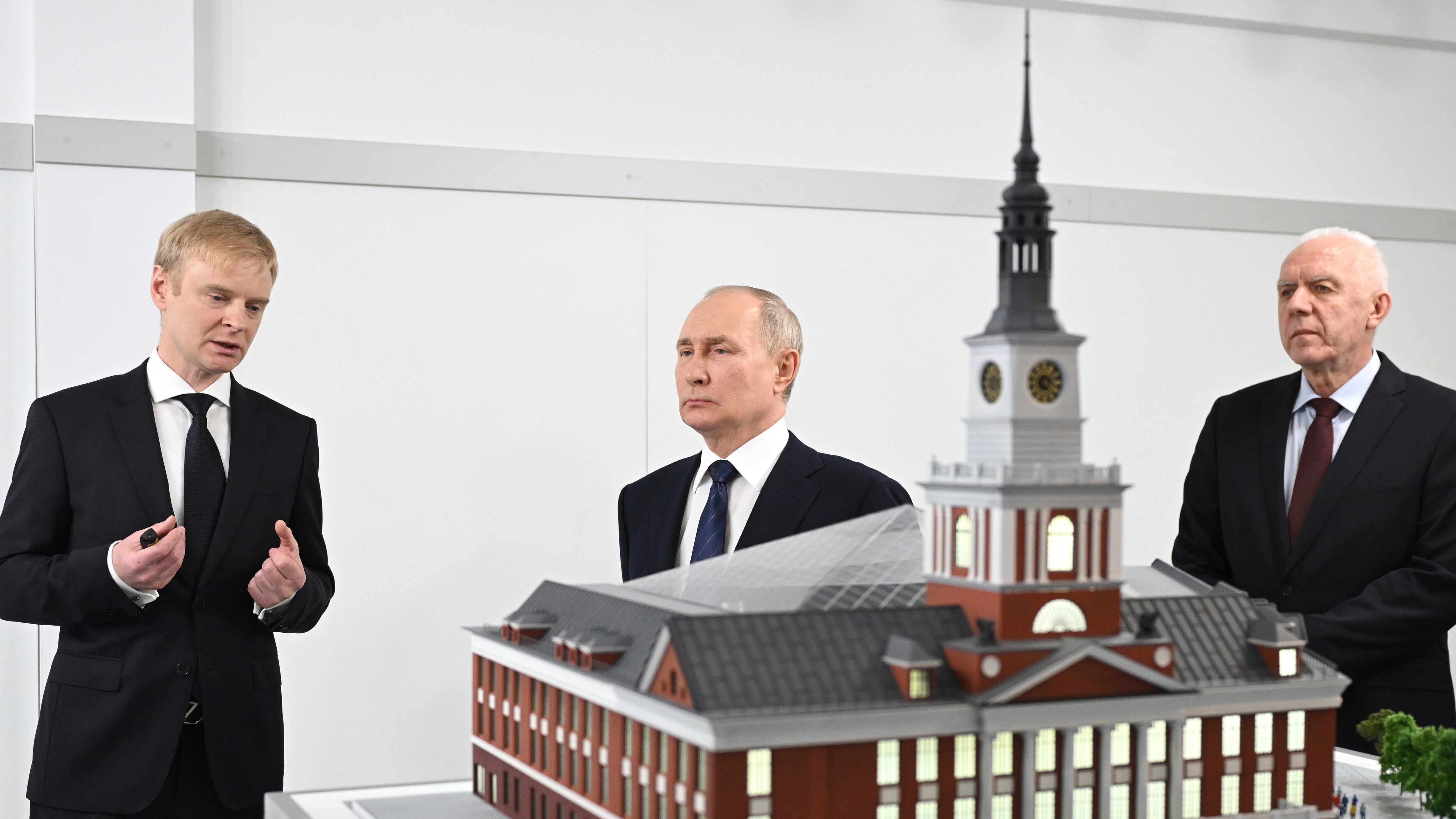 Putin a Kaliningrad e l'Europa si (ri)arma