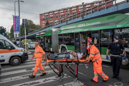 Incidente di un bus a Milano: 21 feriti in via Scarampo 1
