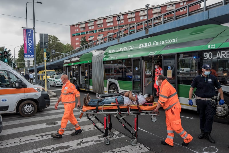 Incidente di un bus a Milano: 21 feriti in via Scarampo 1