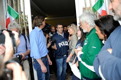 La resistenza dell'imprenditore Bramini sotto sfratto 12