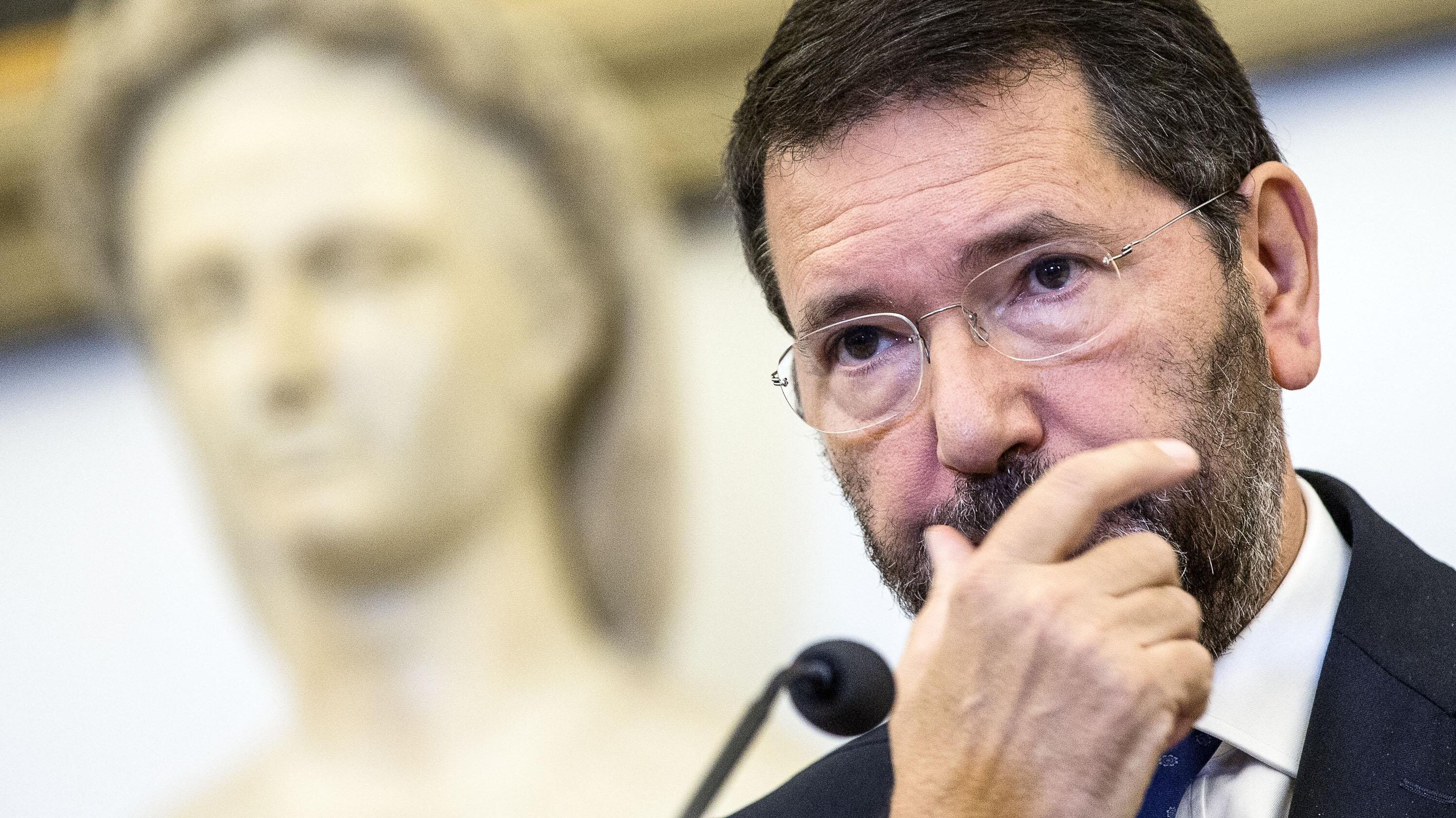 Il kamikaze Marino si rimangia l'addio: deve cacciarmi il Pd