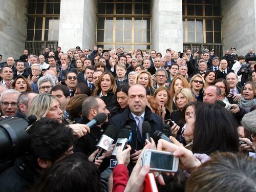 Mediaset, il Pdl fa quadrato intorno a Silvio Berlusconi. Vertice alle 17
