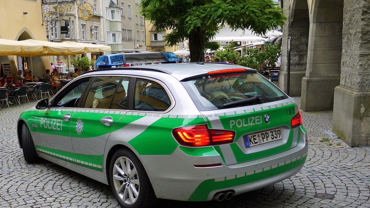 16enne accoltella bambino di 8 anni a scuola: choc in Germania