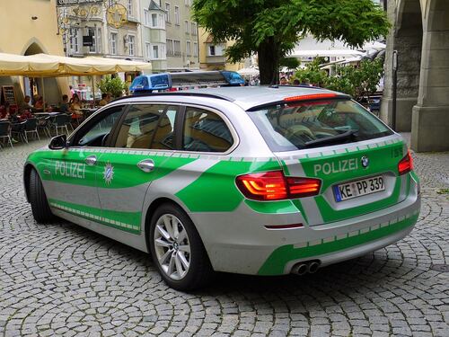 16enne accoltella bambino di 8 anni a scuola: choc in Germania