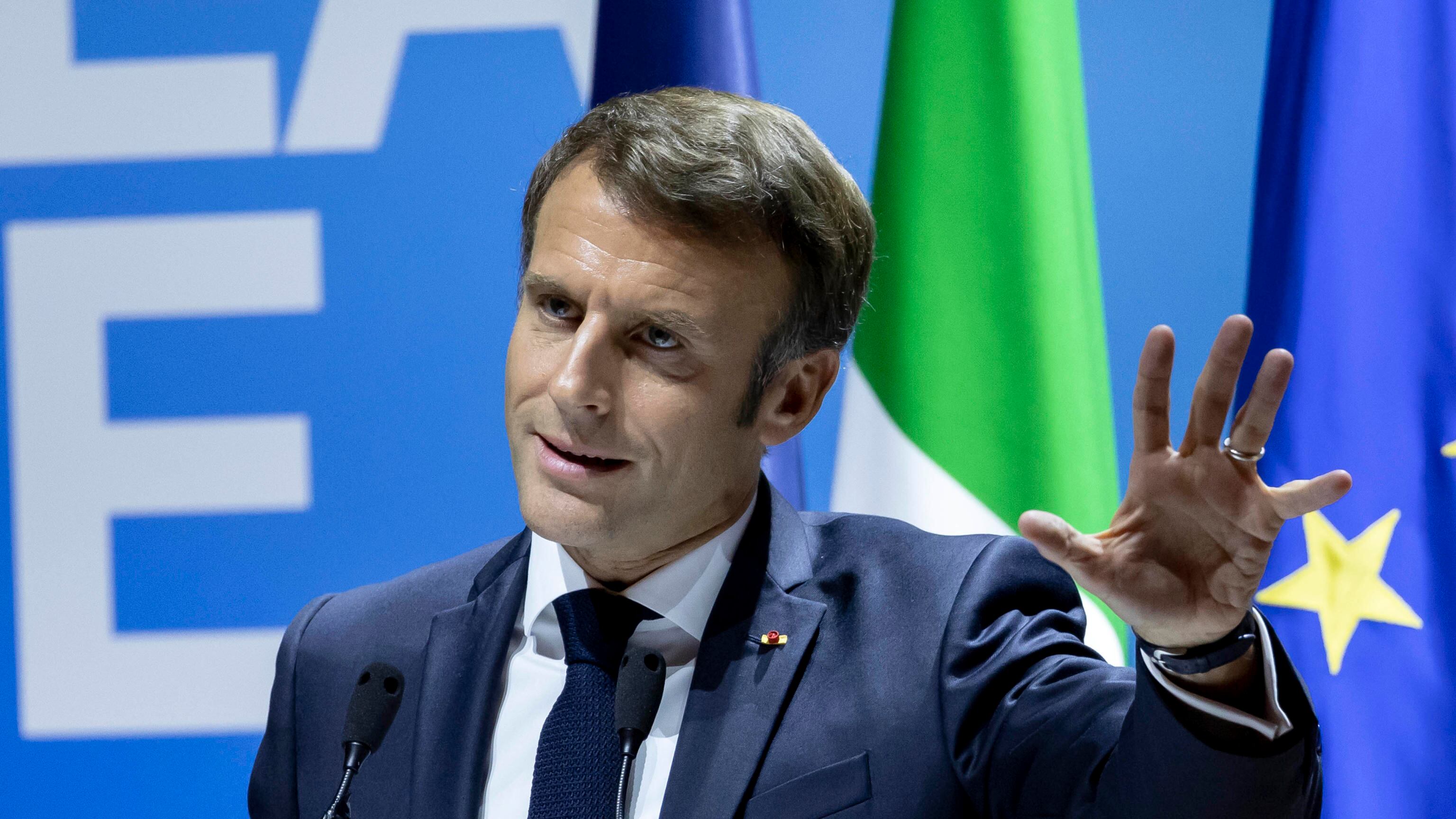 Signor Macron legga qui, due chiapppe col Daspo e Kherson: quindi, oggi...