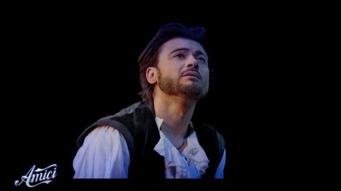 La sorpresa di Amici: Vittorio Grigolo è "The italian tenor"