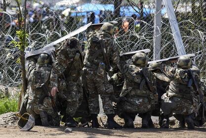 Migranti, scontri e feriti a Idomeni 5