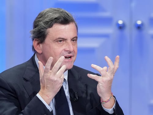 Ora Calenda attacca Gozi. Ma spunta un altro tweet su Macron