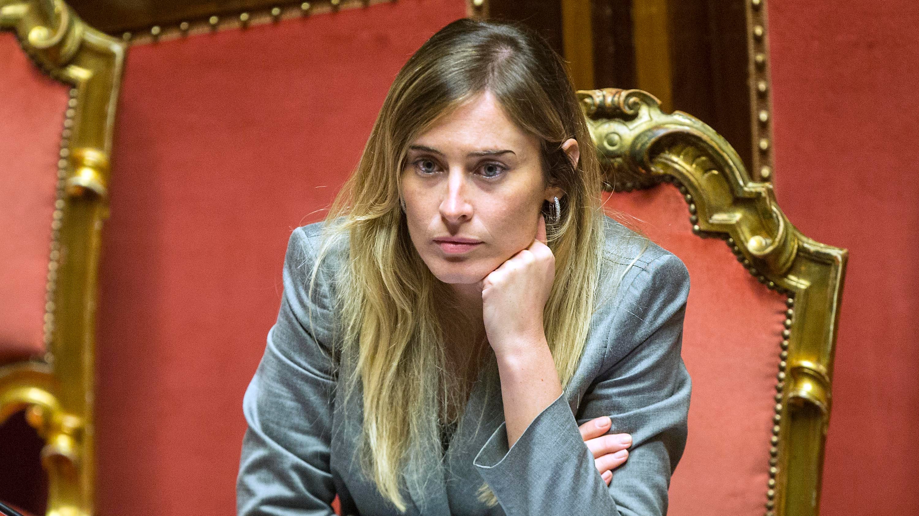 Il Senato vota sulla sua fine con l'incubo delle elezioni