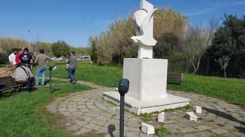 Danneggiata la stele di Pasolini: "Era un pedofilo" 1