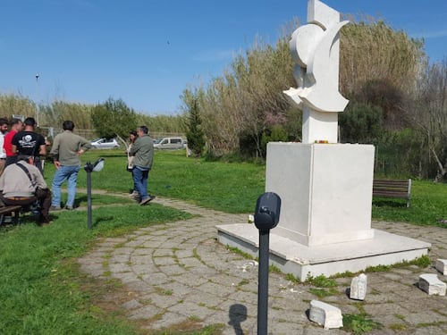 Danneggiata la stele di Pasolini: "Era un pedofilo"