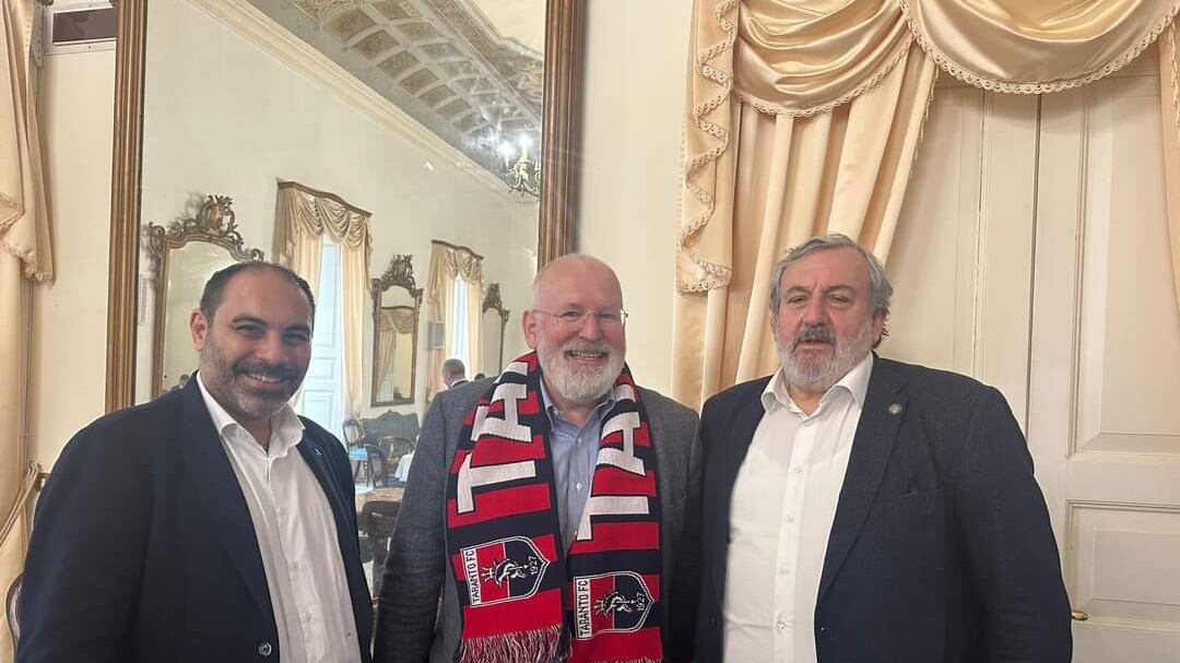 L'incontro tra Timmermans ed Emiliano e la protesta di Fdi e Coldiretti