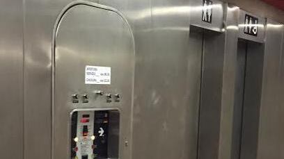 I wc del metrò chiusi, sporchi o cattivi